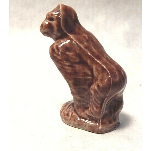 Wade Whimsies Gorilla Red Rose Tea Figurine - Picture 2 of 6